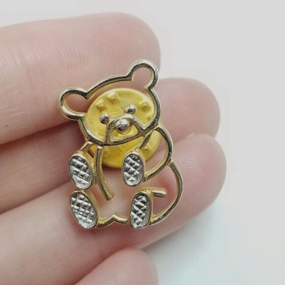 Vintage Avon Teddy Bear Lapel Pin, Gold Tone Outline Design Brooch, Cute Estate - Picture 4 of 6